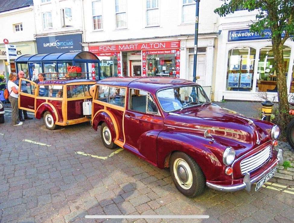Morris Traveller and trailer 1