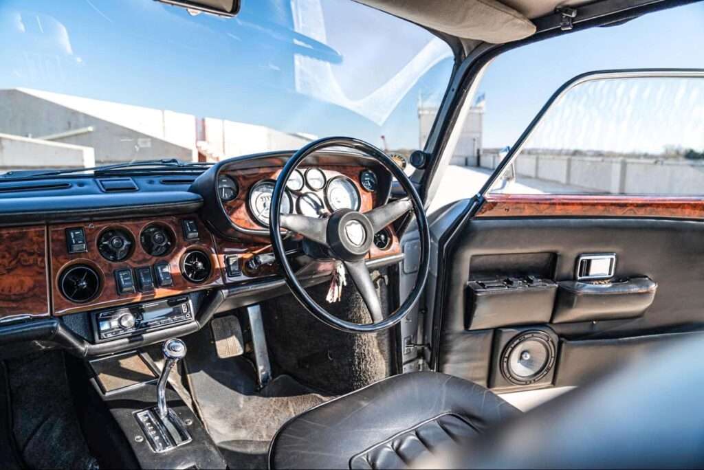 1972 Bristol 411 Series 3 interior