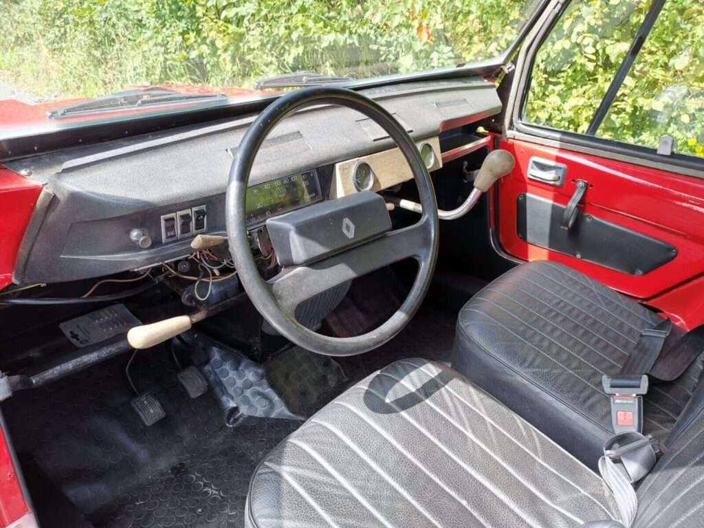 1976 Renault Rodeo off roader interior