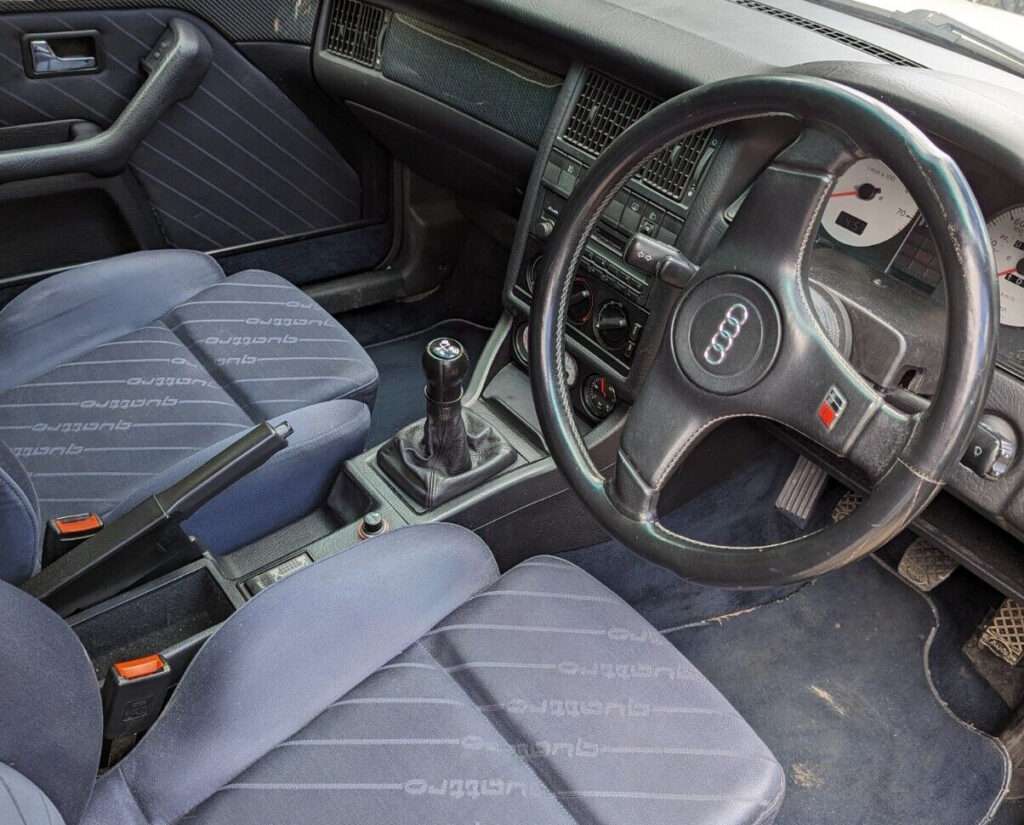 Audi S2 Quattro Avant press car interior