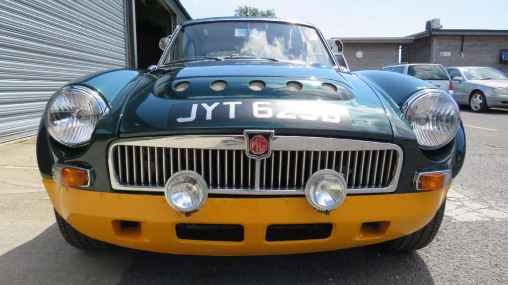 MG B V8 power Sebring evocation