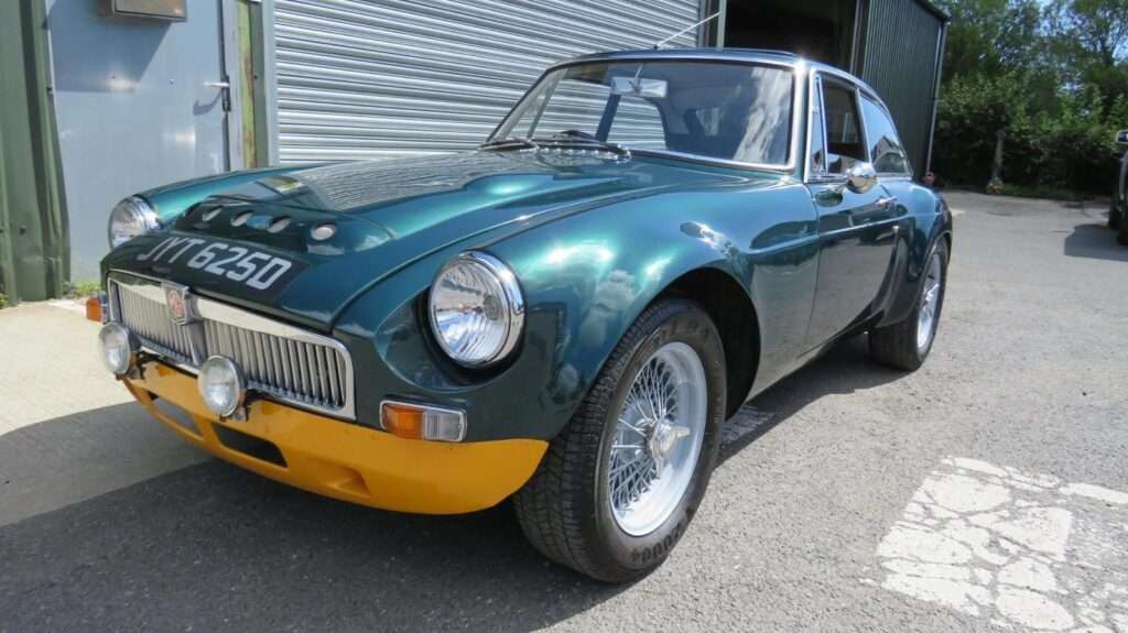 MG B V8 power Sebring evocation front
