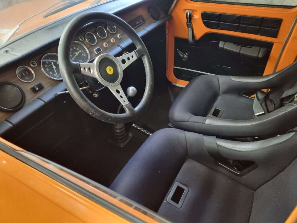 Renault 8S sprint car Gordini Orange interior