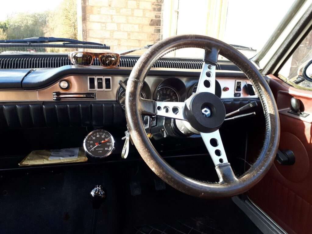 Renault R12 TL Phase 1 interior