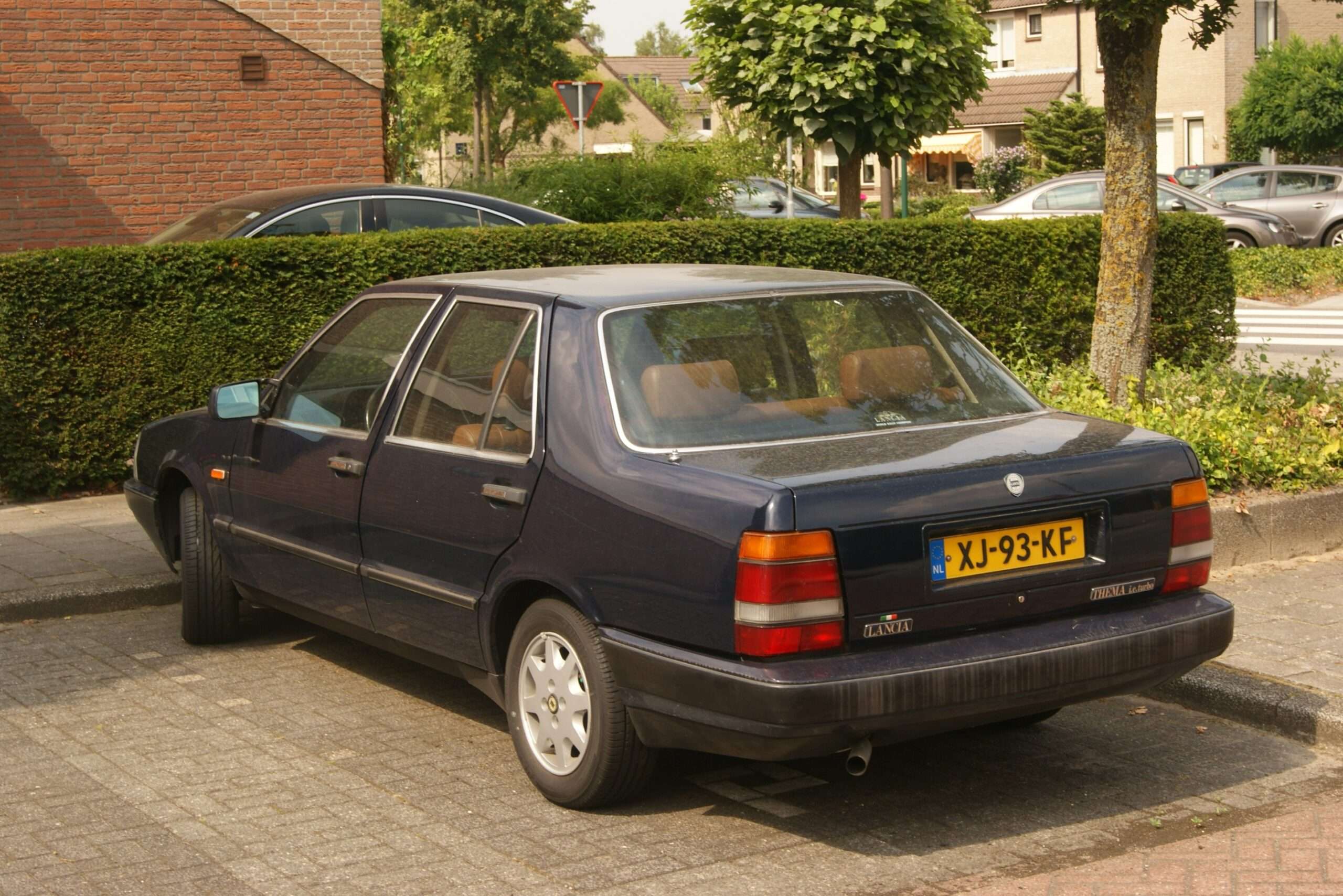 1989 Lancia Thema i.e. Turbo, front three-quarter view