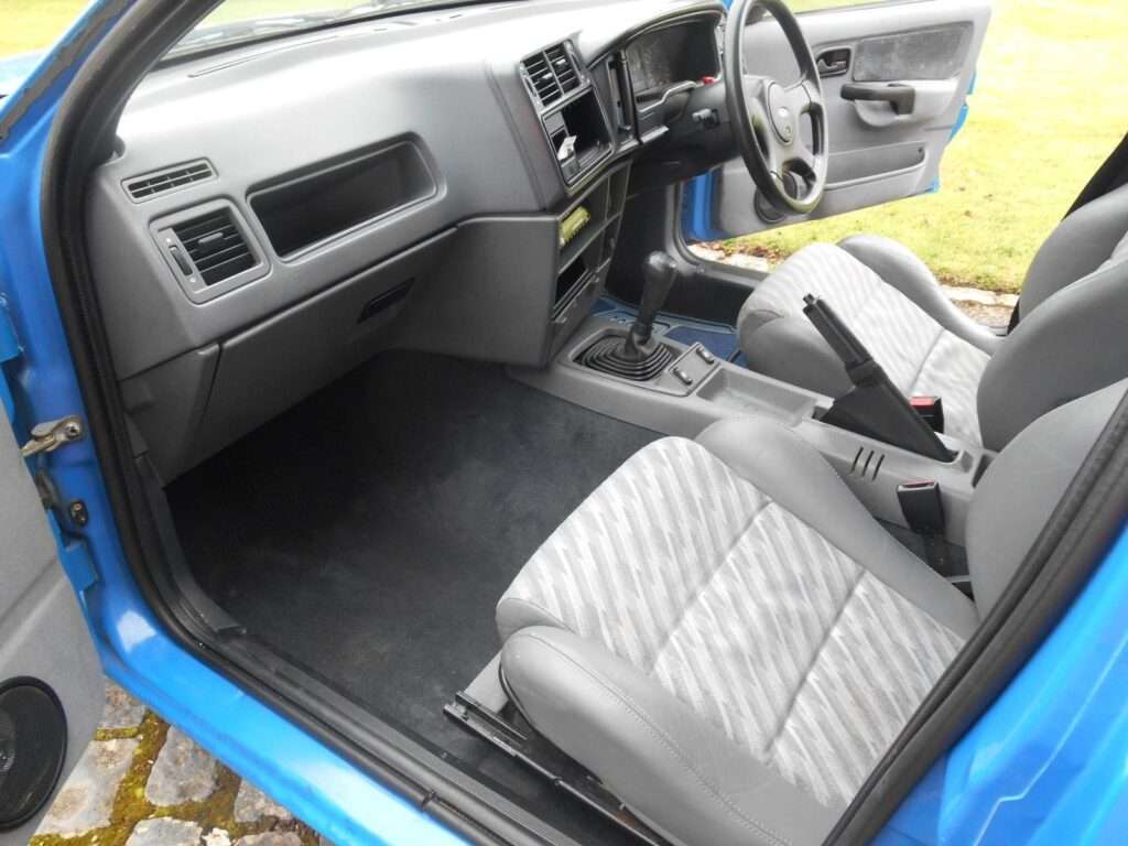 Ford P100 pick-up 3.0ltr V6 interior