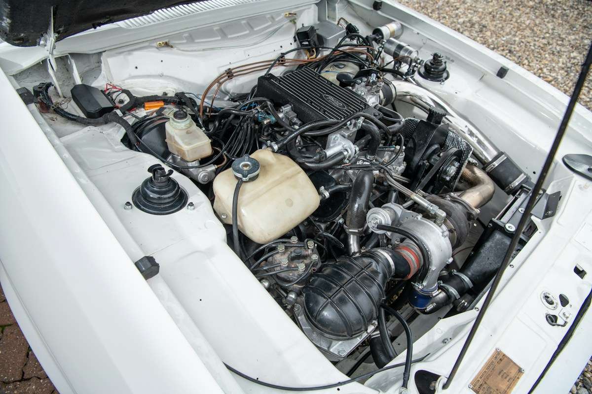 Turbocharged 2.8-litre V6 engine in a Tickford Capri