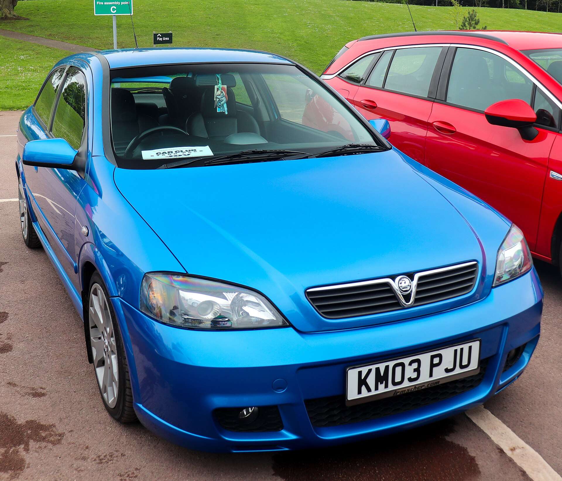2003 Vauxhall Astra GSi Turbo 16V front view