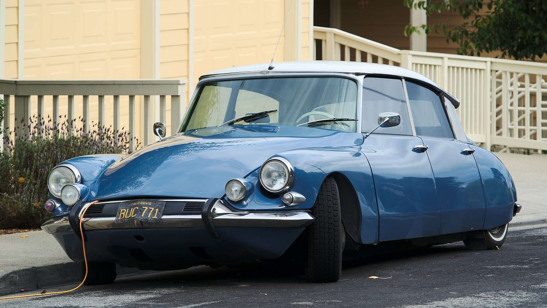 Citroën DS representing the Rare and Performance Citroëns hub