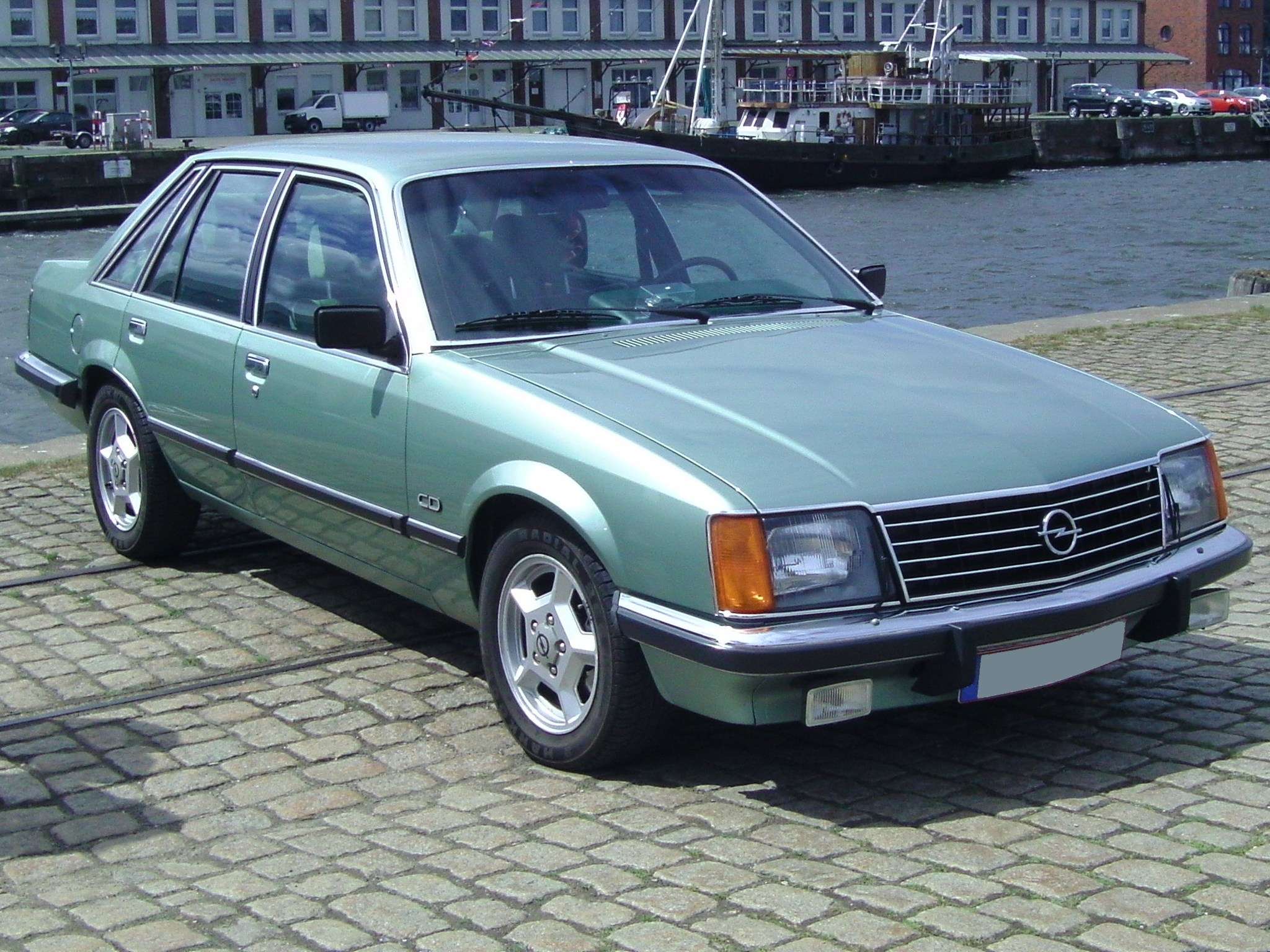 Opel Senator A1 3.0 CD, front three-quarter view