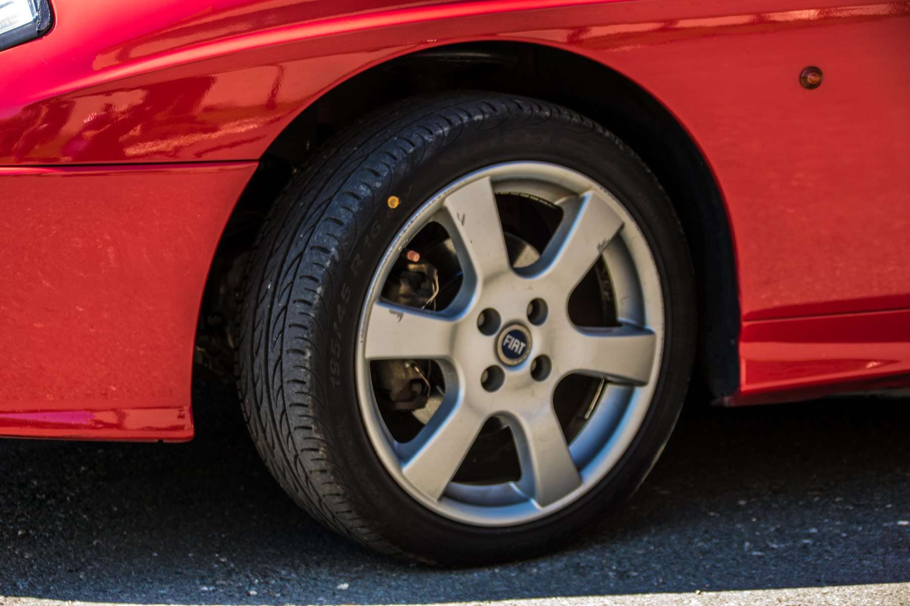 Fiat Barchetta alloy wheel and front-wing detail