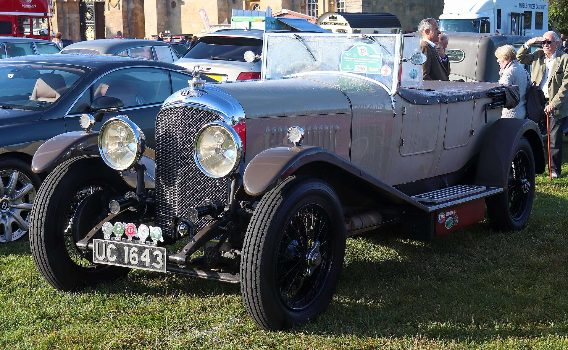 Grey 1928 Bentley 4½ Litre Vanden Plas tourer