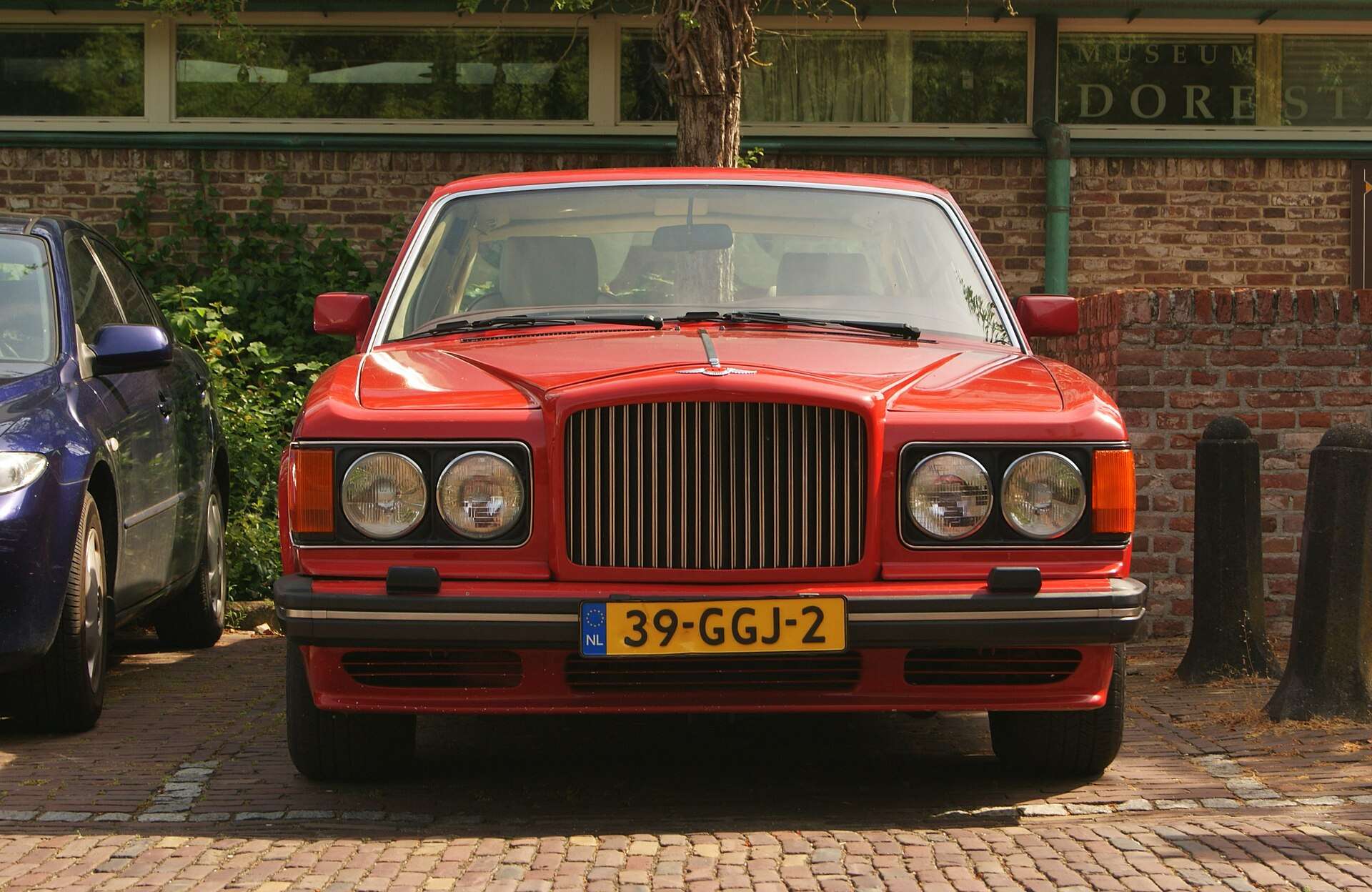 Red Bentley Turbo R frontal view