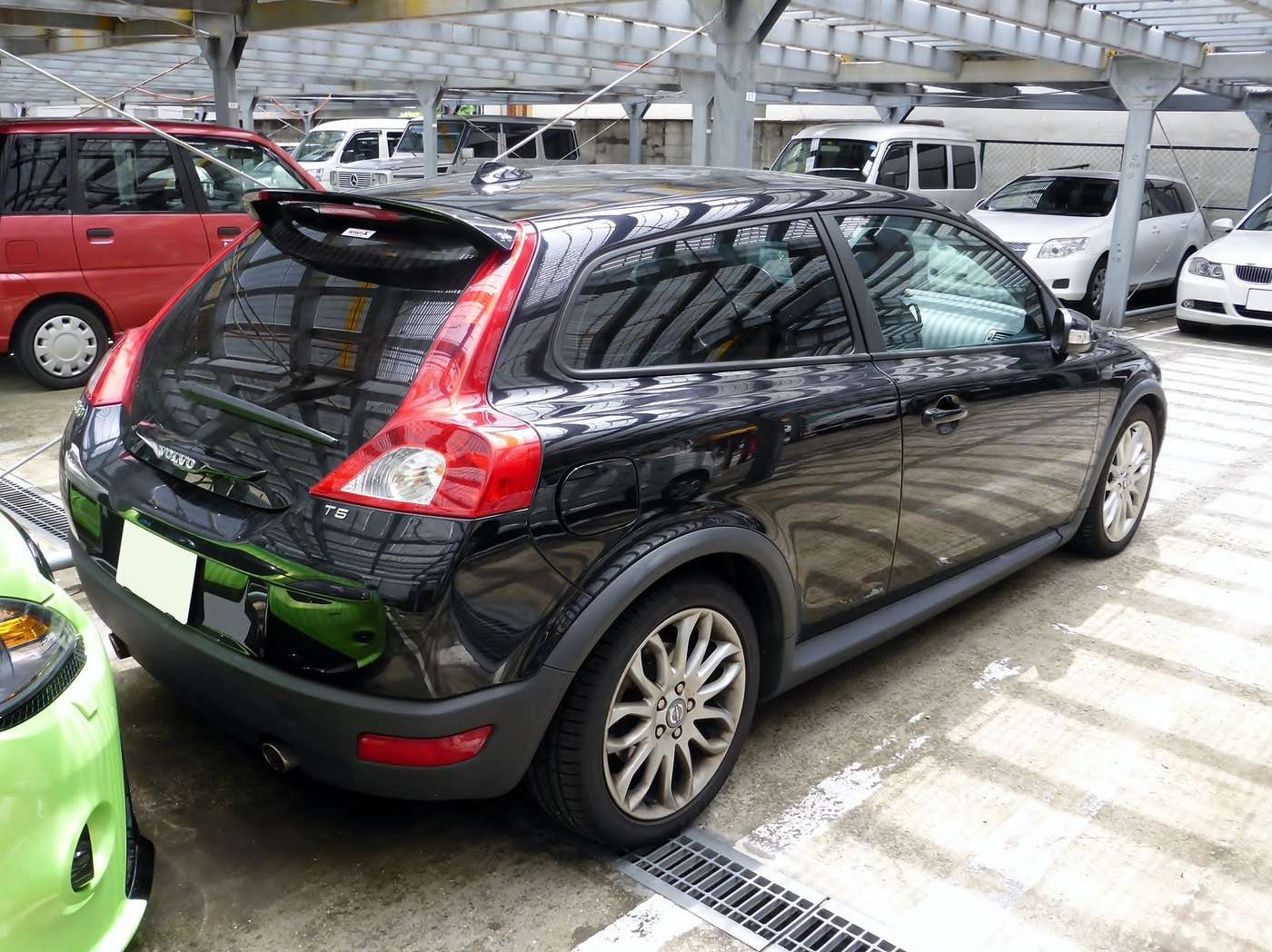 Volvo C30 T5 distinctive glass-hatch rear