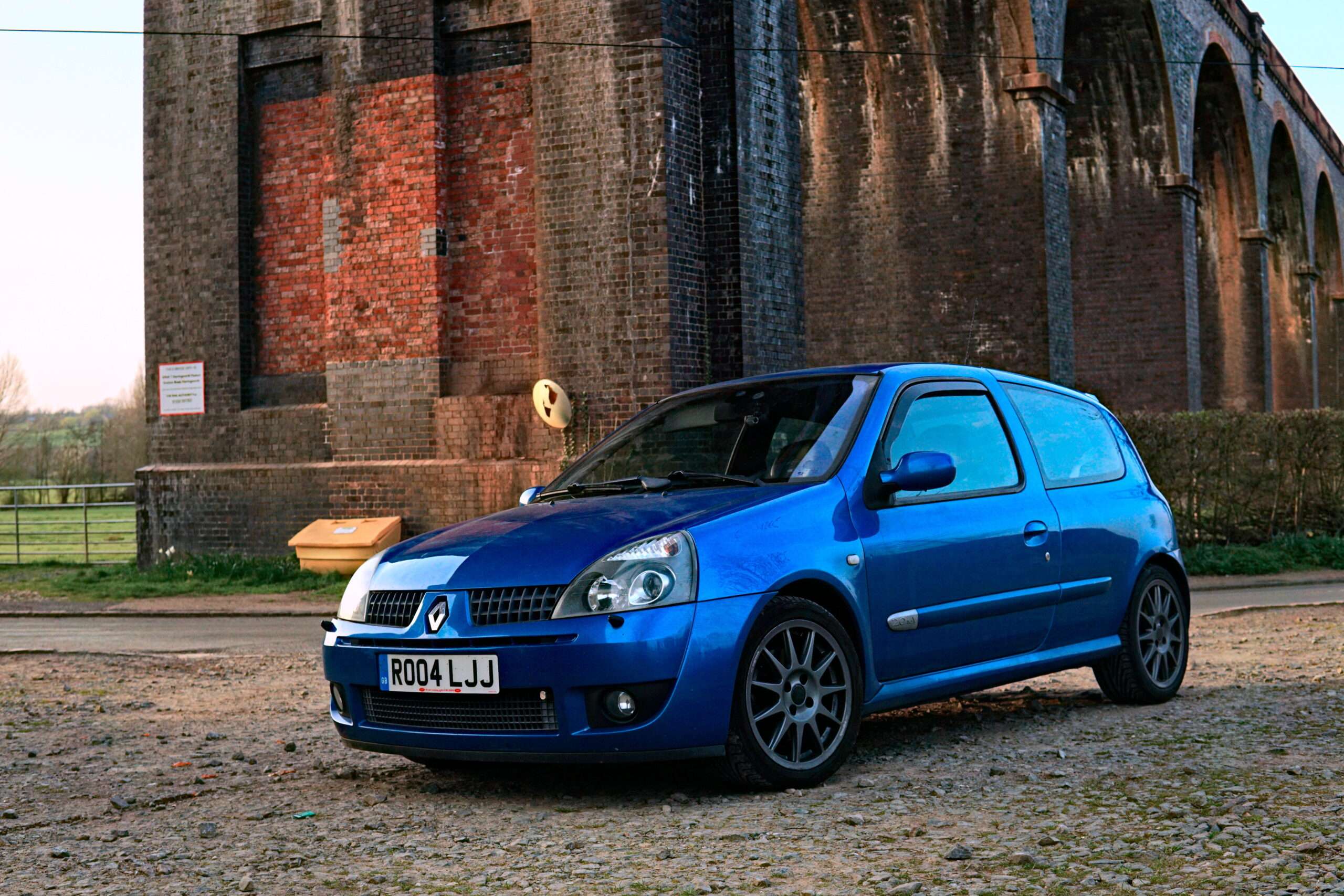 Arctic Blue Renault Clio II 182 three-door hatchback