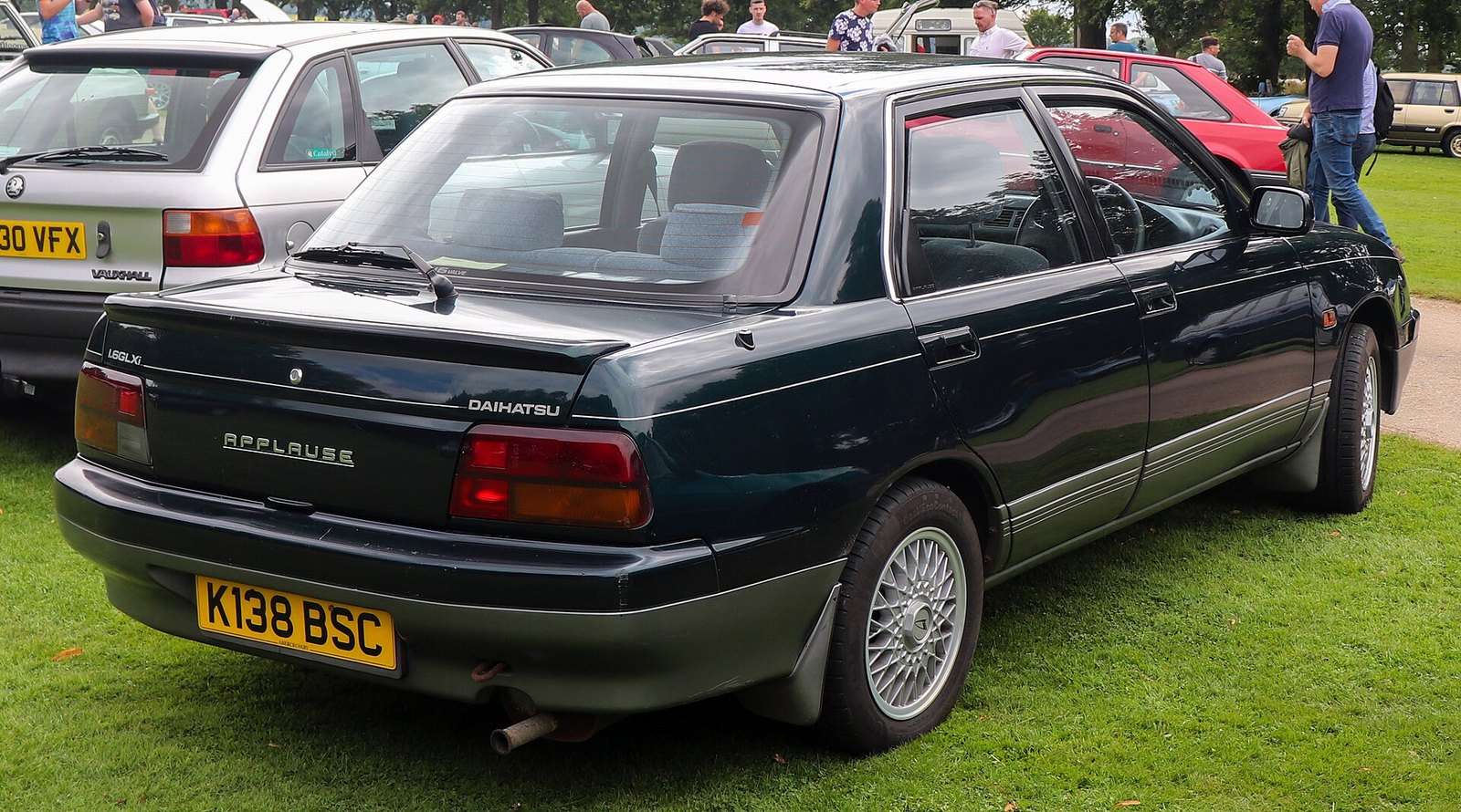 1993 UK-market Daihatsu Applause GLXi rear three-quarter view