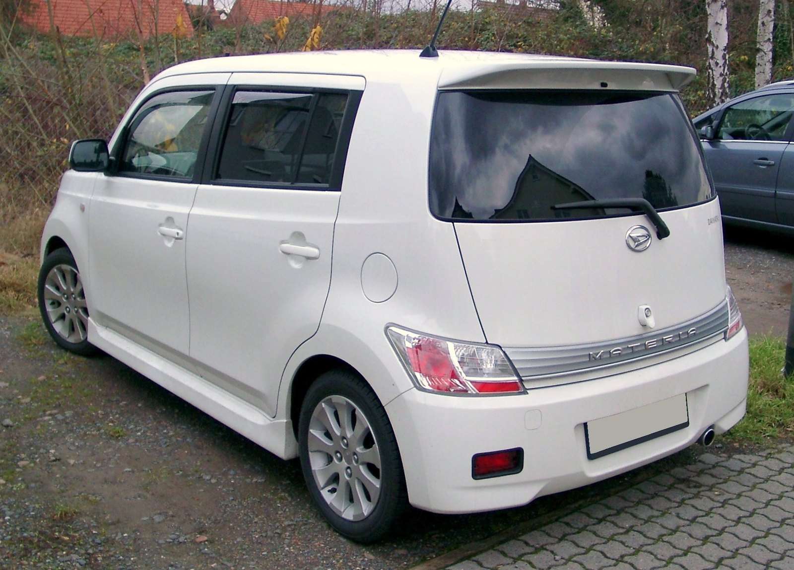 Daihatsu Materia rear and tailgate view