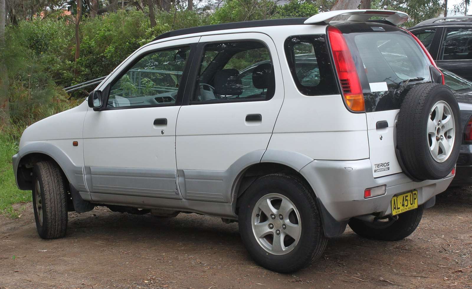 First-generation Daihatsu Terios J100 SX front three-quarter view