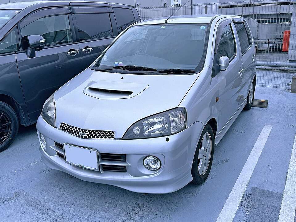 Daihatsu YRV Turbo M201G front view