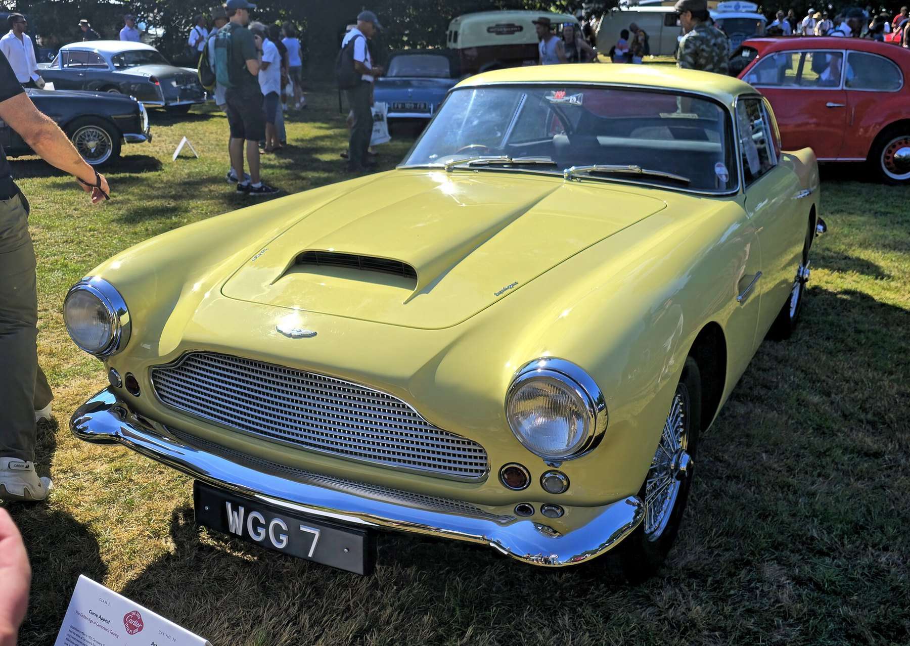 Aston Martin DB4