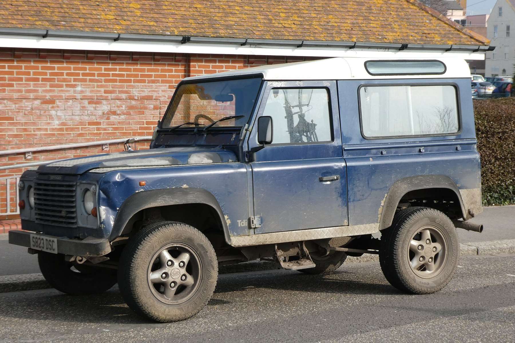 1998 Defender 90 showing the short-wheelbase body form