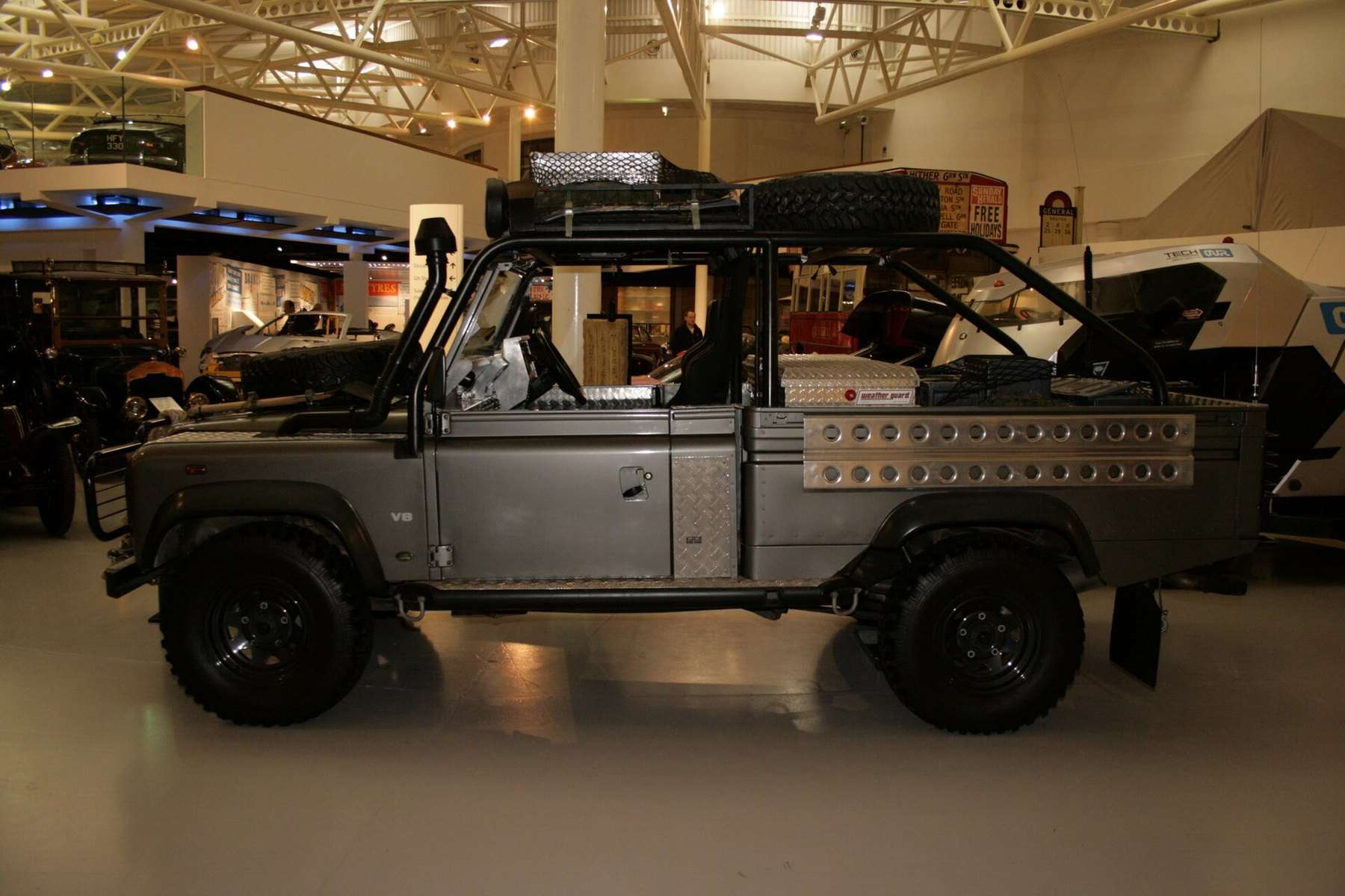 Land Rover Defender Tomb Raider
