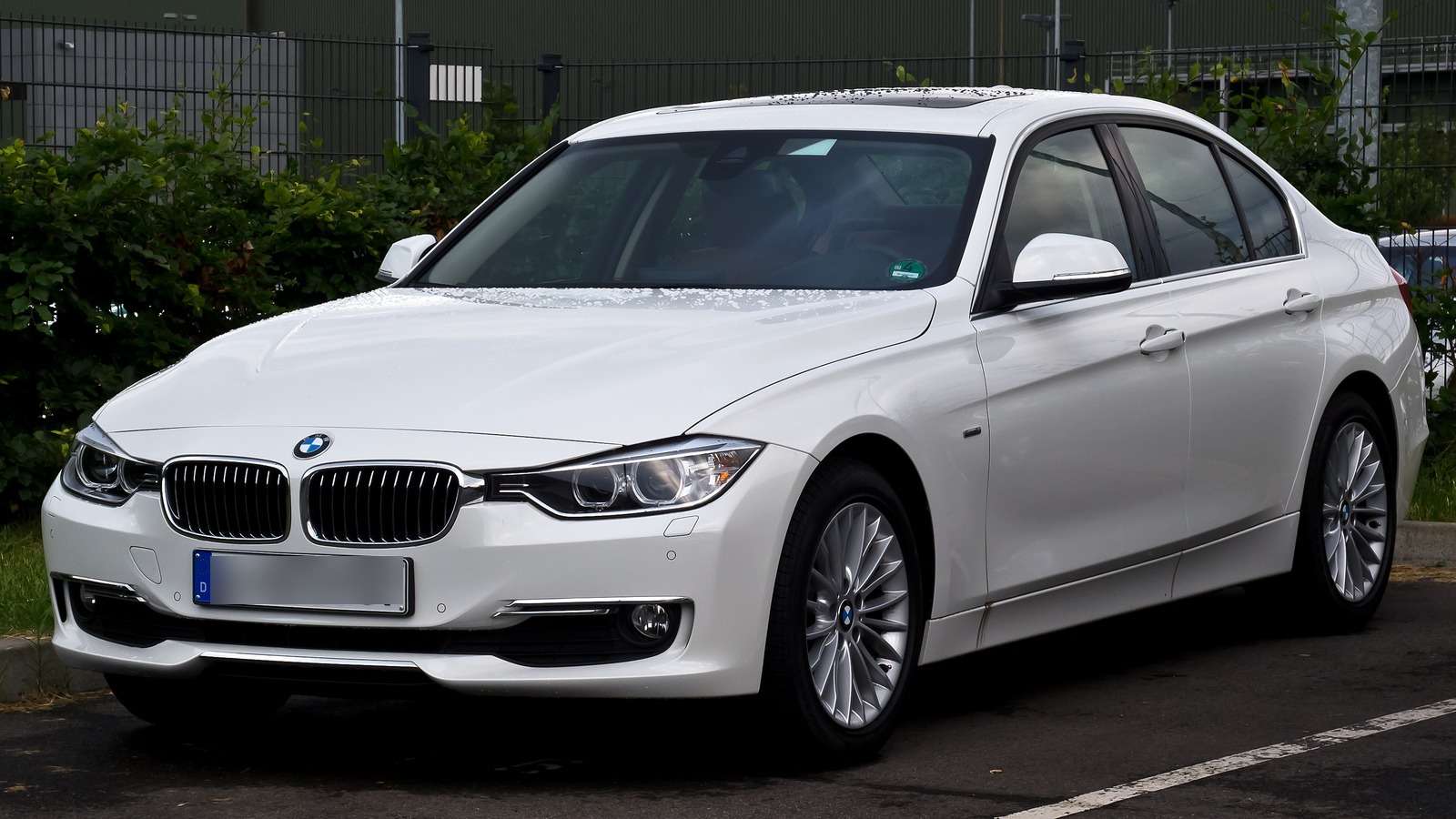BMW 320d Luxury Line F30 pre-facelift Saloon