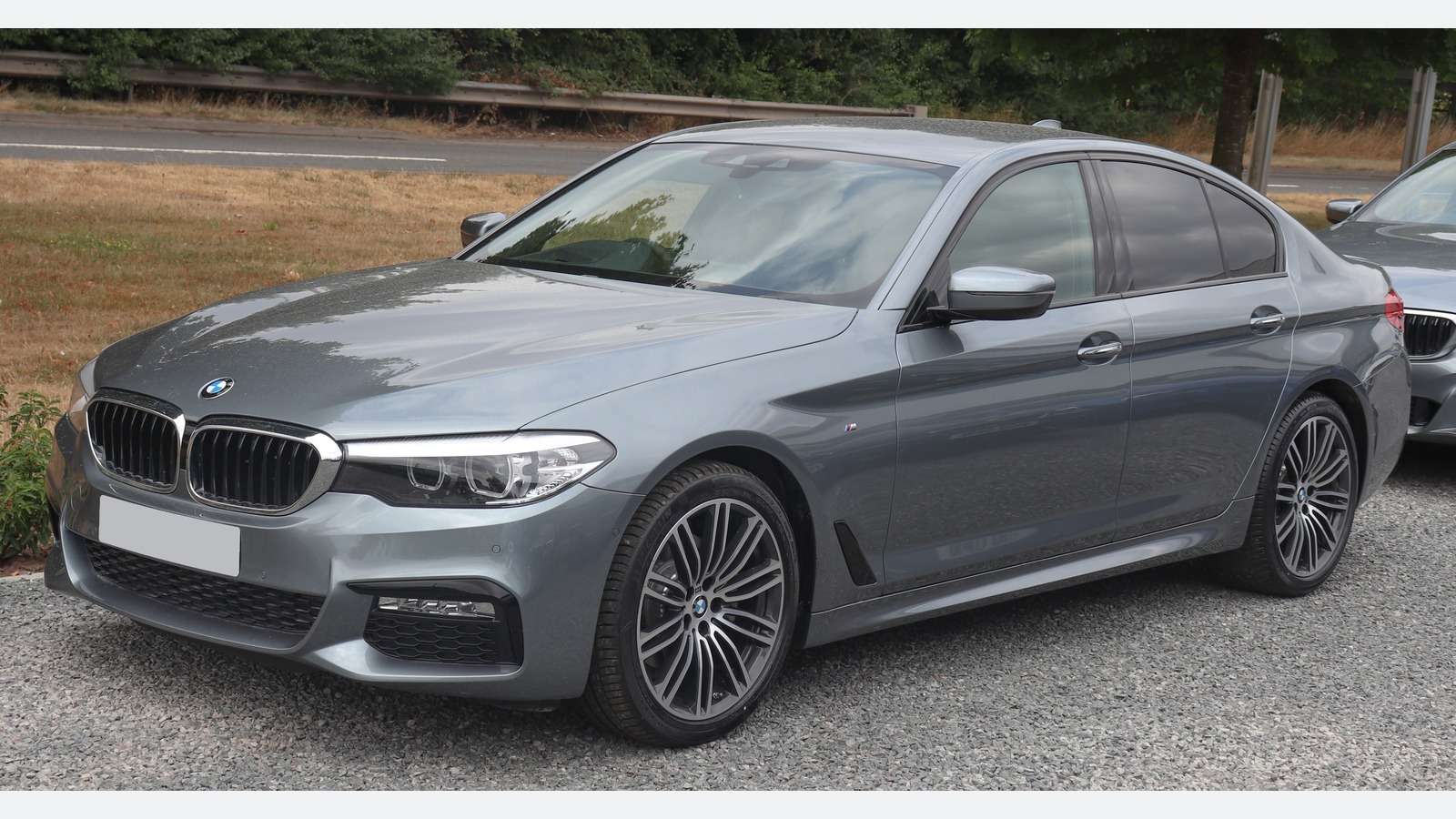 2018 G30 520d xDrive M Sport Saloon, front three-quarter view