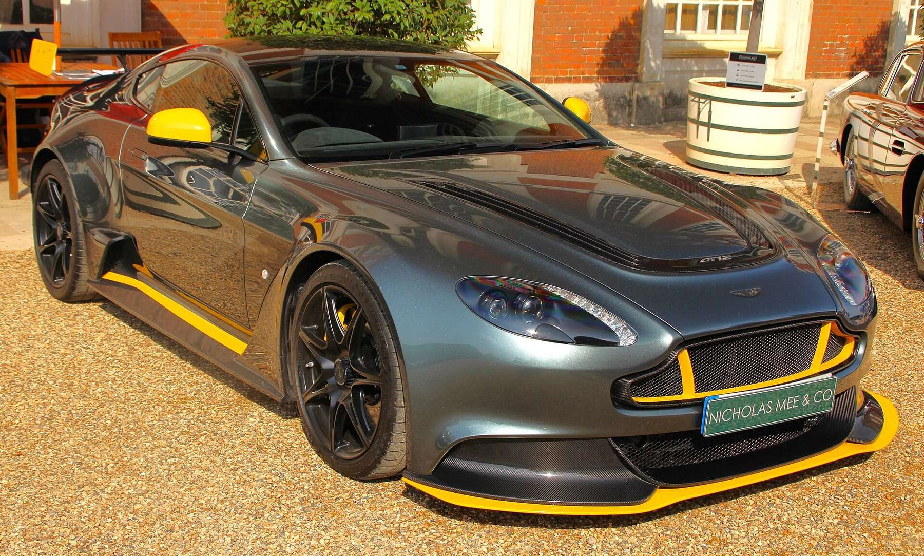 Aston Martin Vantage GT12