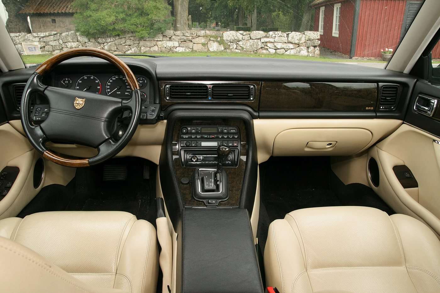 Jaguar X300 interior