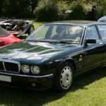 1993 Jaguar XJ40 XJR front three-quarter view