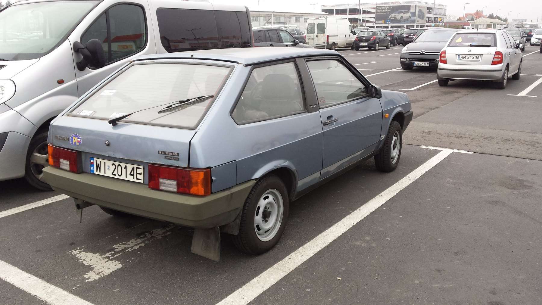 Lada Samara three-door side view