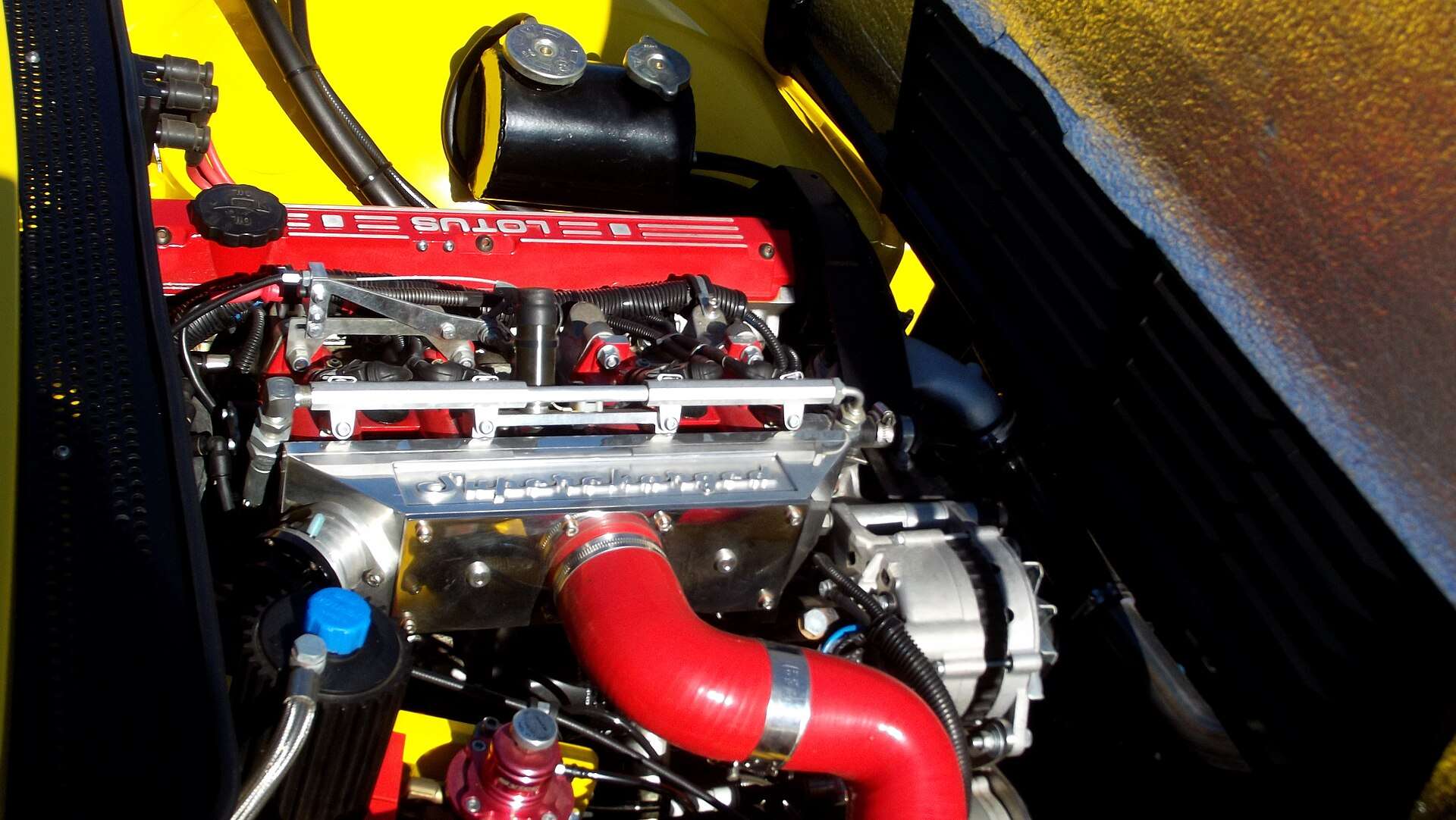 Lotus Éclat twin-cam engine bay