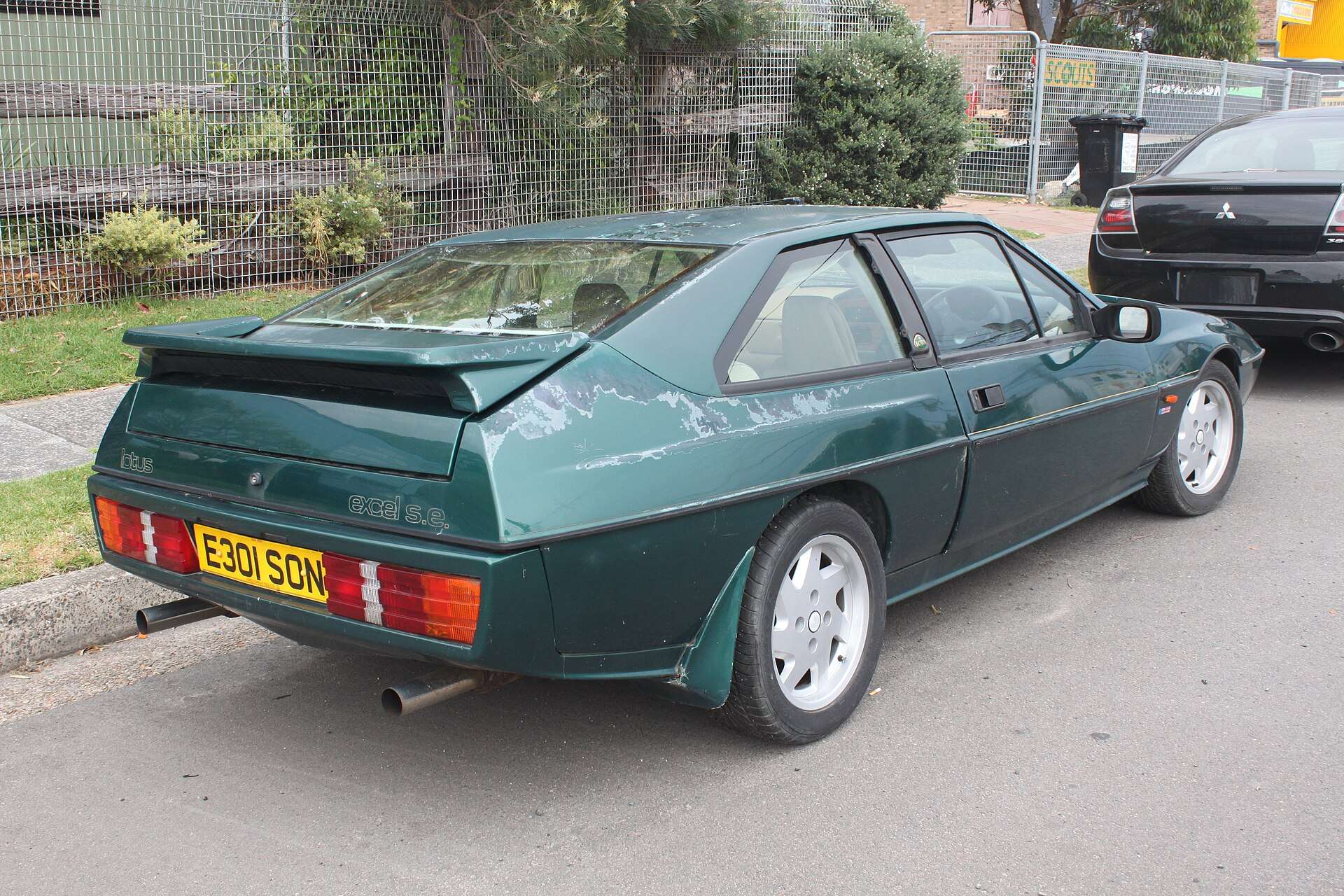 1987 Lotus Excel SE coupe front three-quarter view