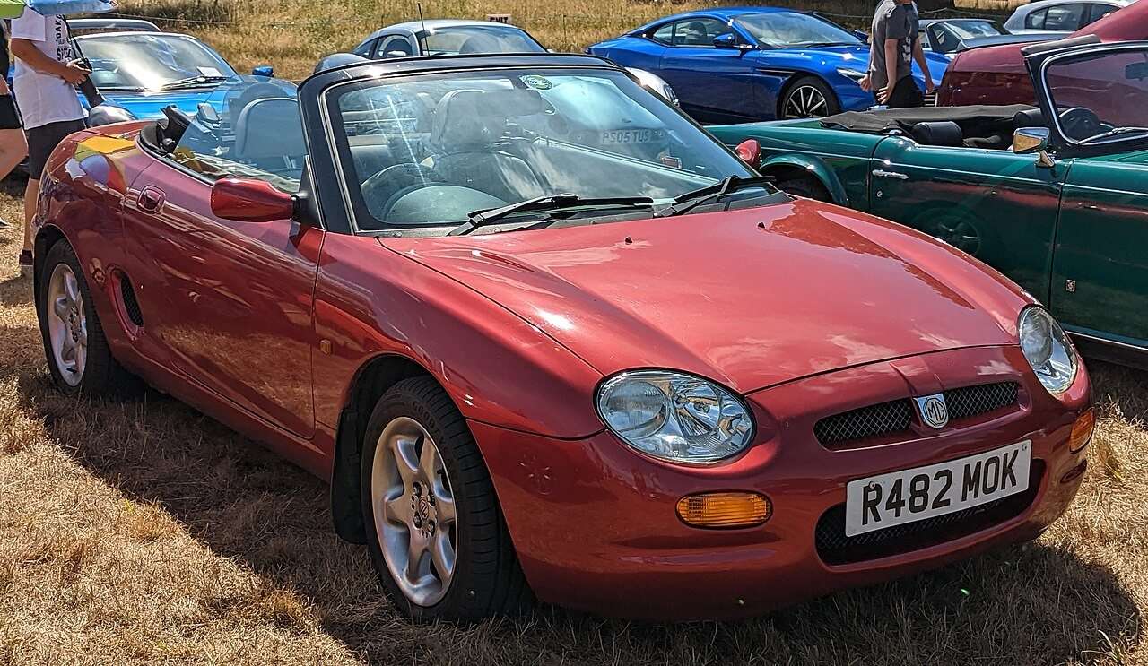 1998 red MG F front three-quarter view