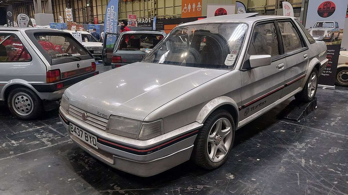 1985 MG Montego 2.0 Turbo front three-quarter view