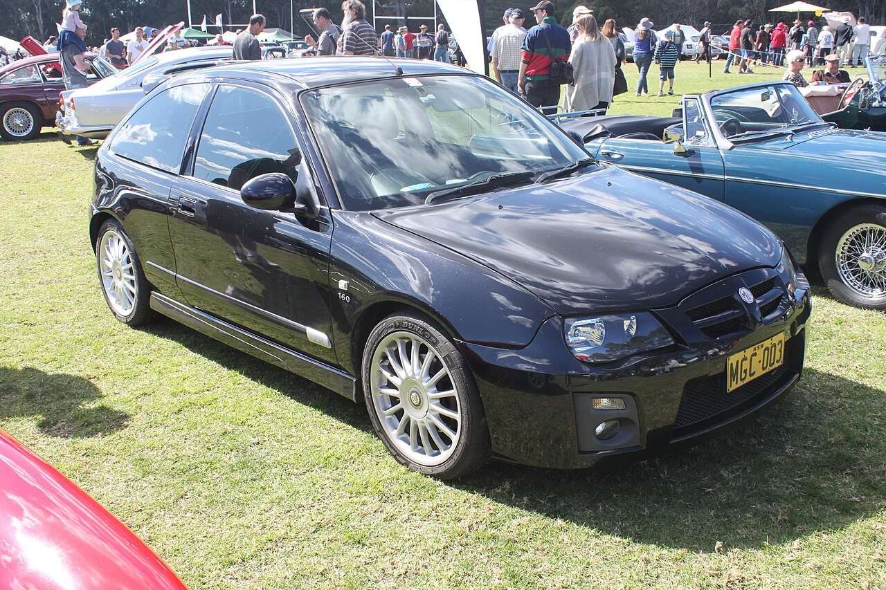2005 MG ZR 160 front three-quarter view