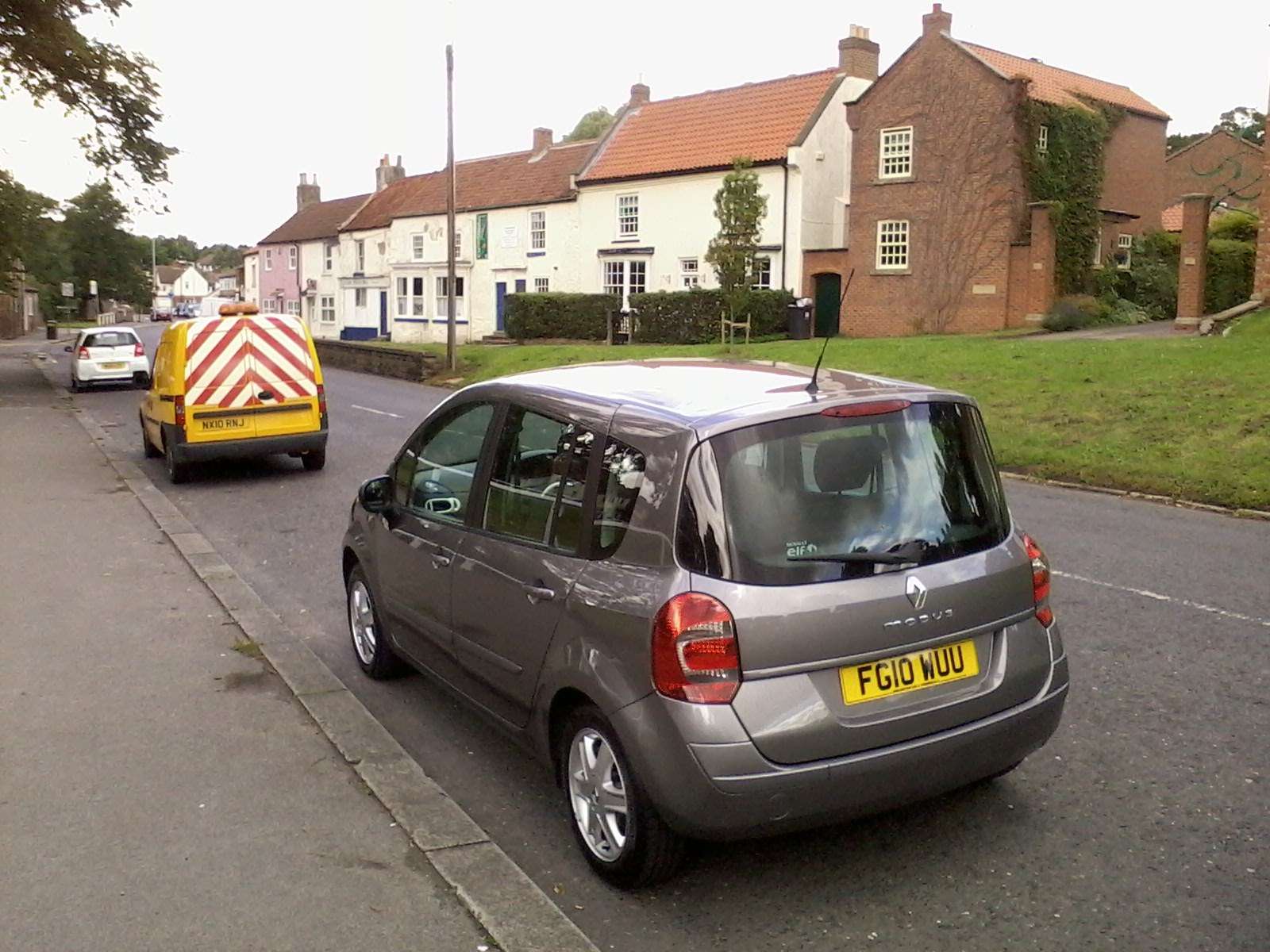2010 Renault Grand Modus Automatic, rear view — engine specification unverified