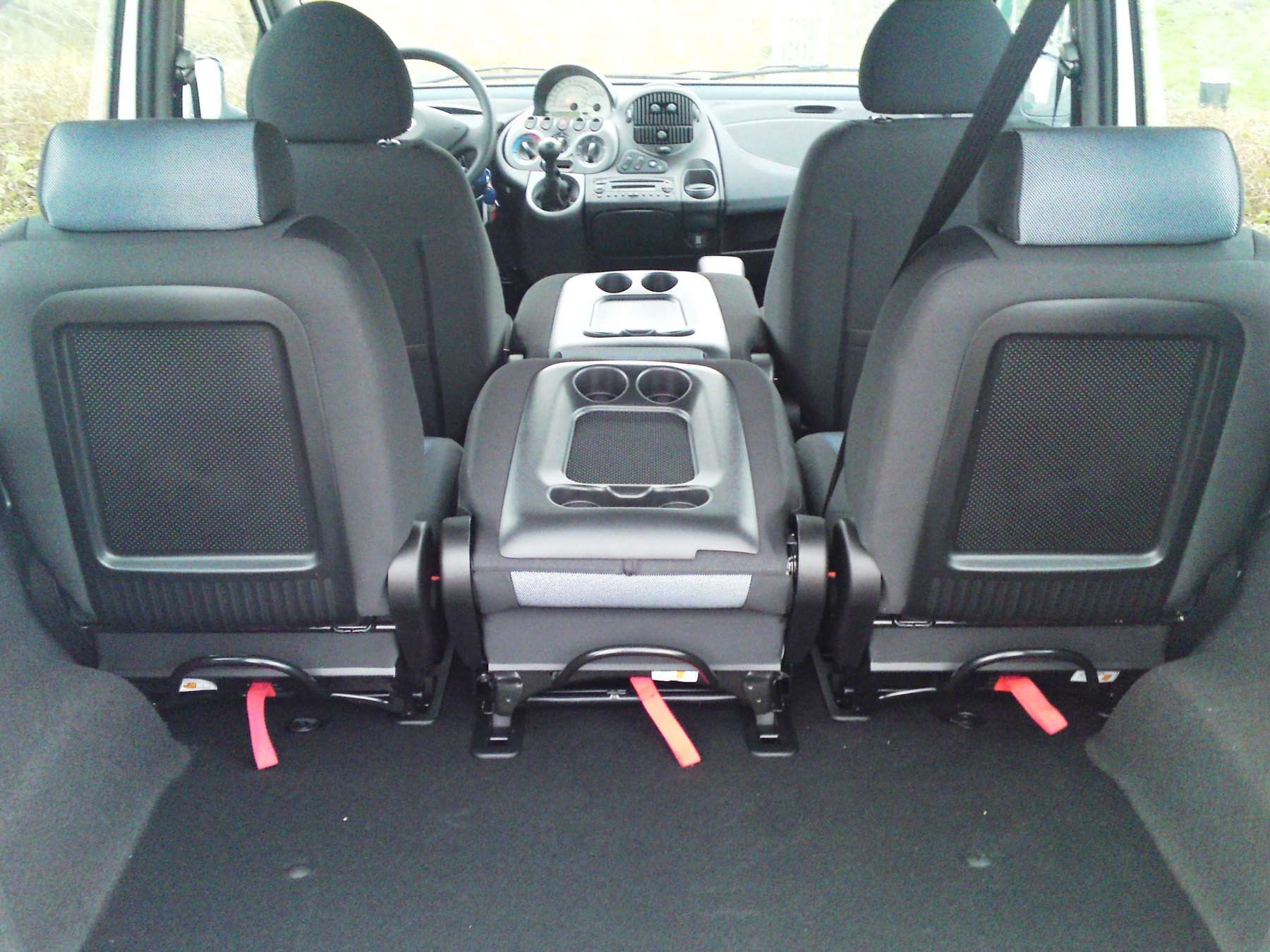 Fiat Multipla interior showing two rows of three seats