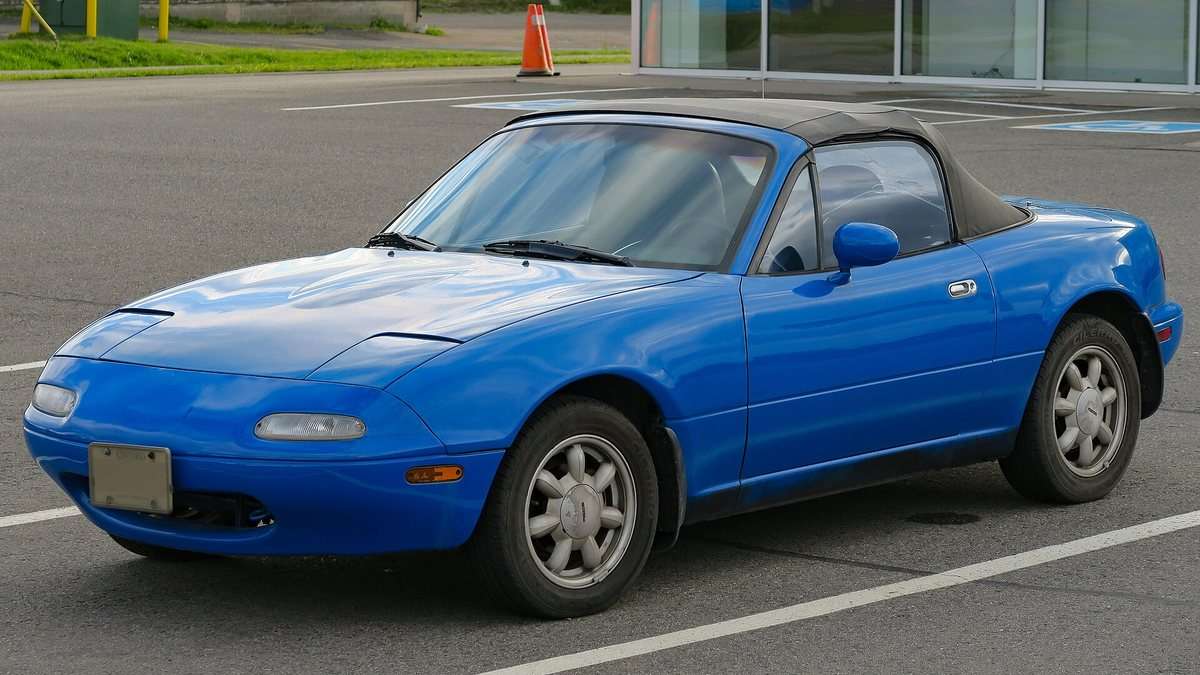 Mazda MX-5 NA front three-quarter view