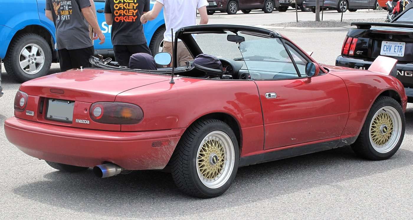 Mazda MX-5 NA rear three-quarter view