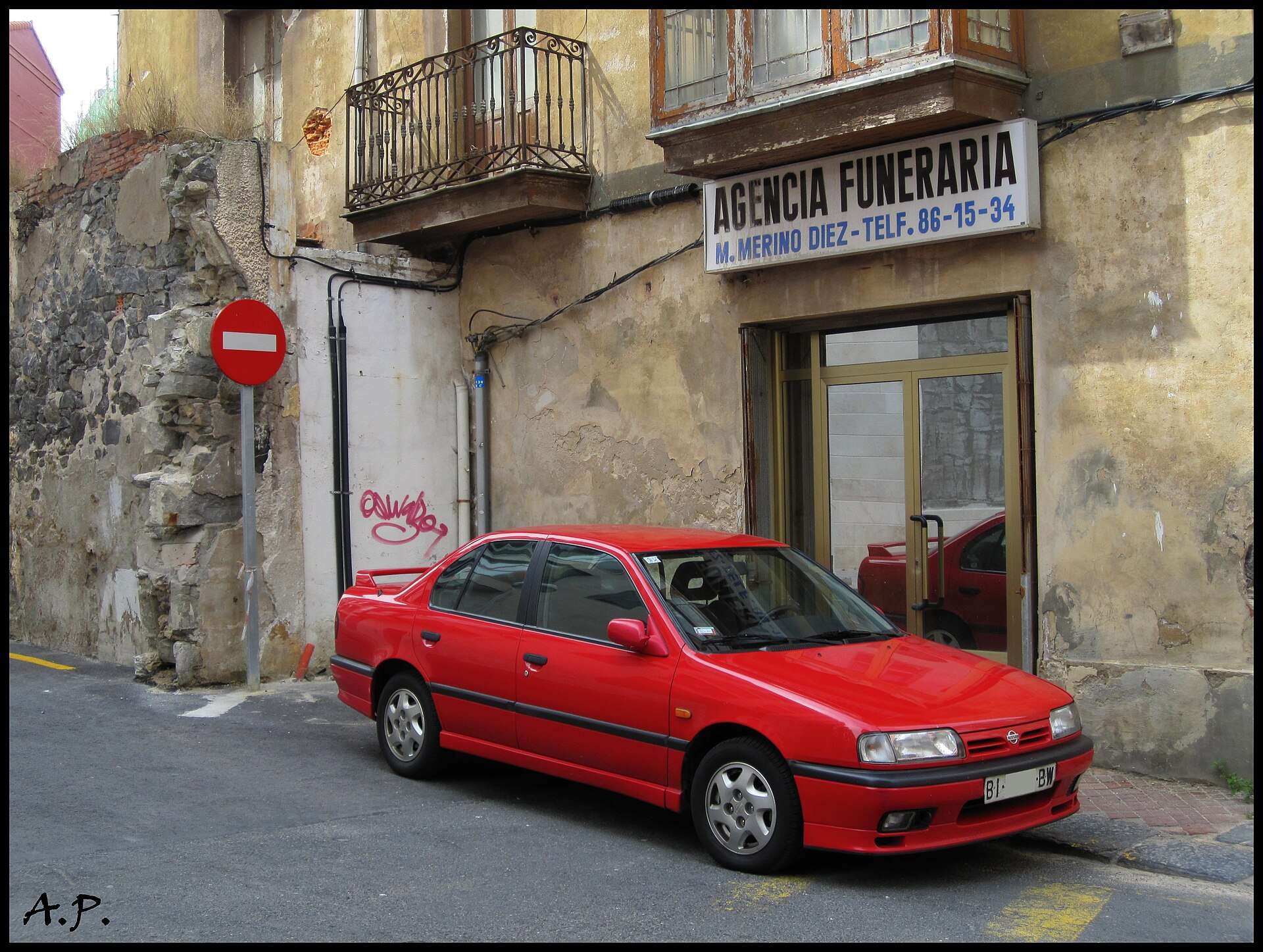 White Nissan Primera P10 2.0 eGT front three-quarter view