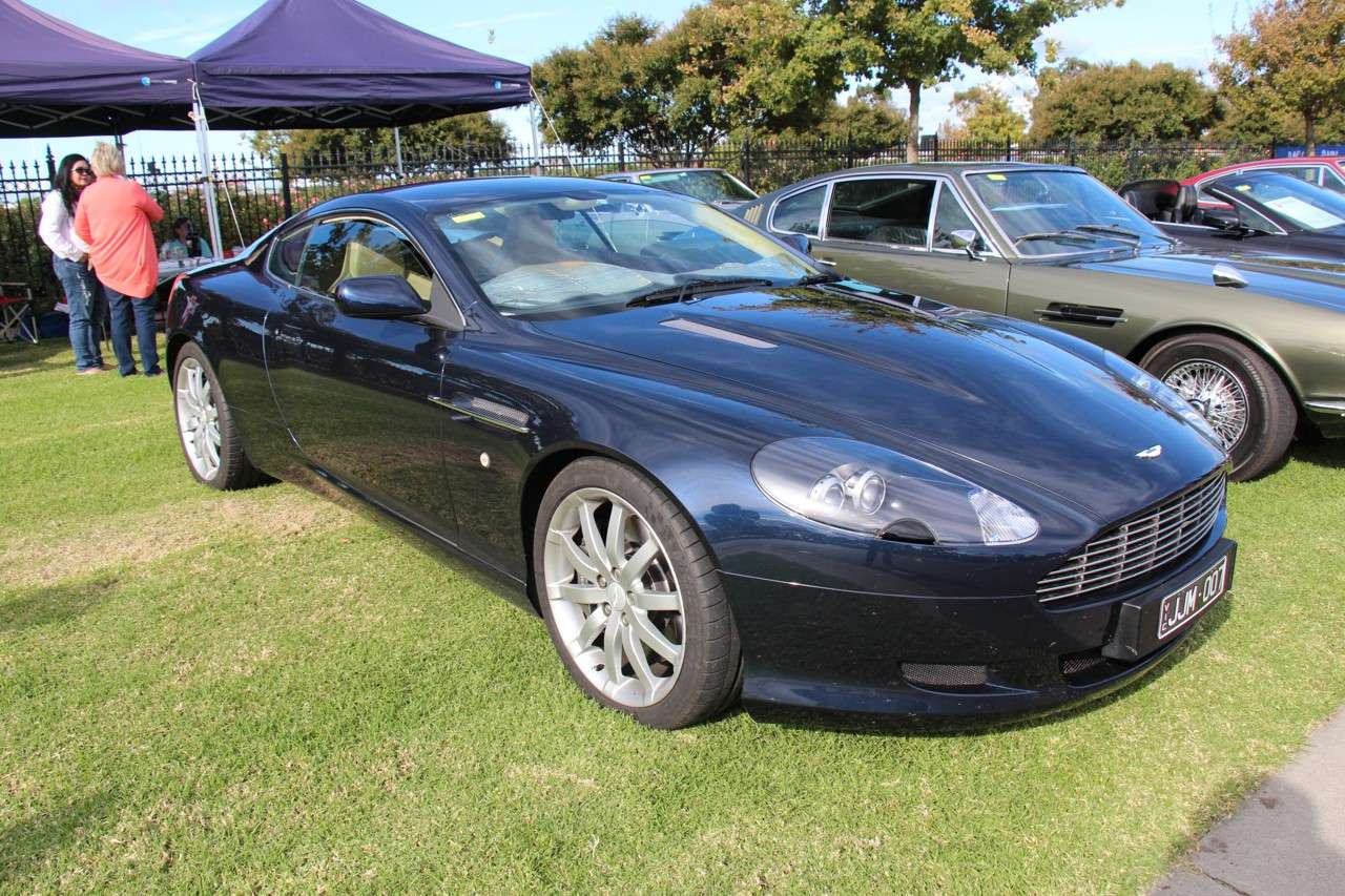 Blue 2005 Aston Martin DB9 coupé, front three-quarter view
