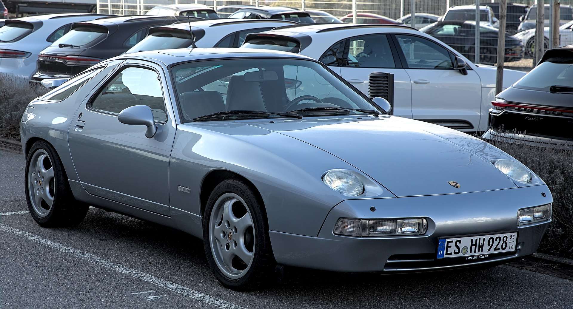 Porsche 928 GTS representing the Rare and Performance Porsche hub