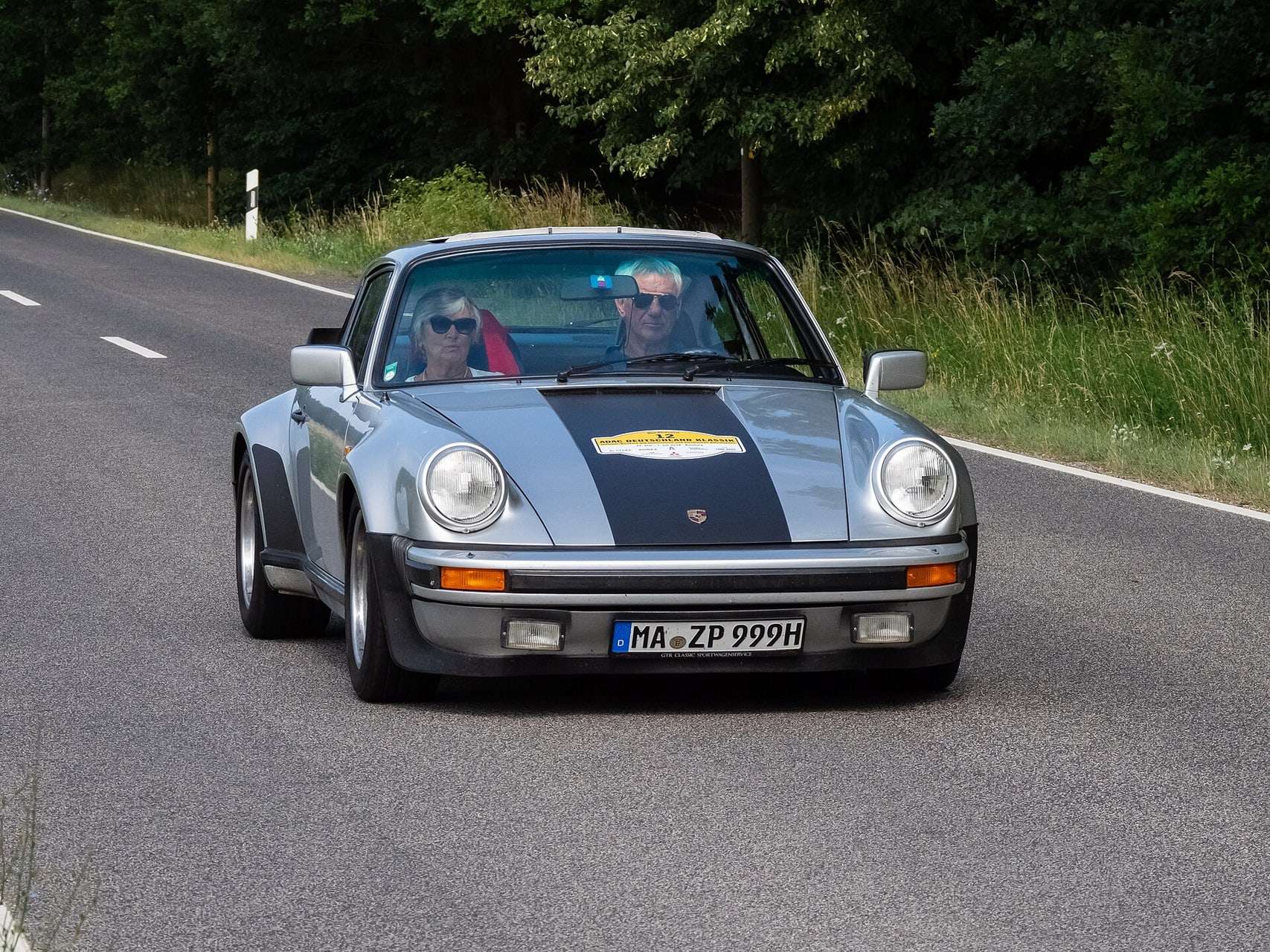 Porsche 911 Turbo 930 3.3 front three-quarter view