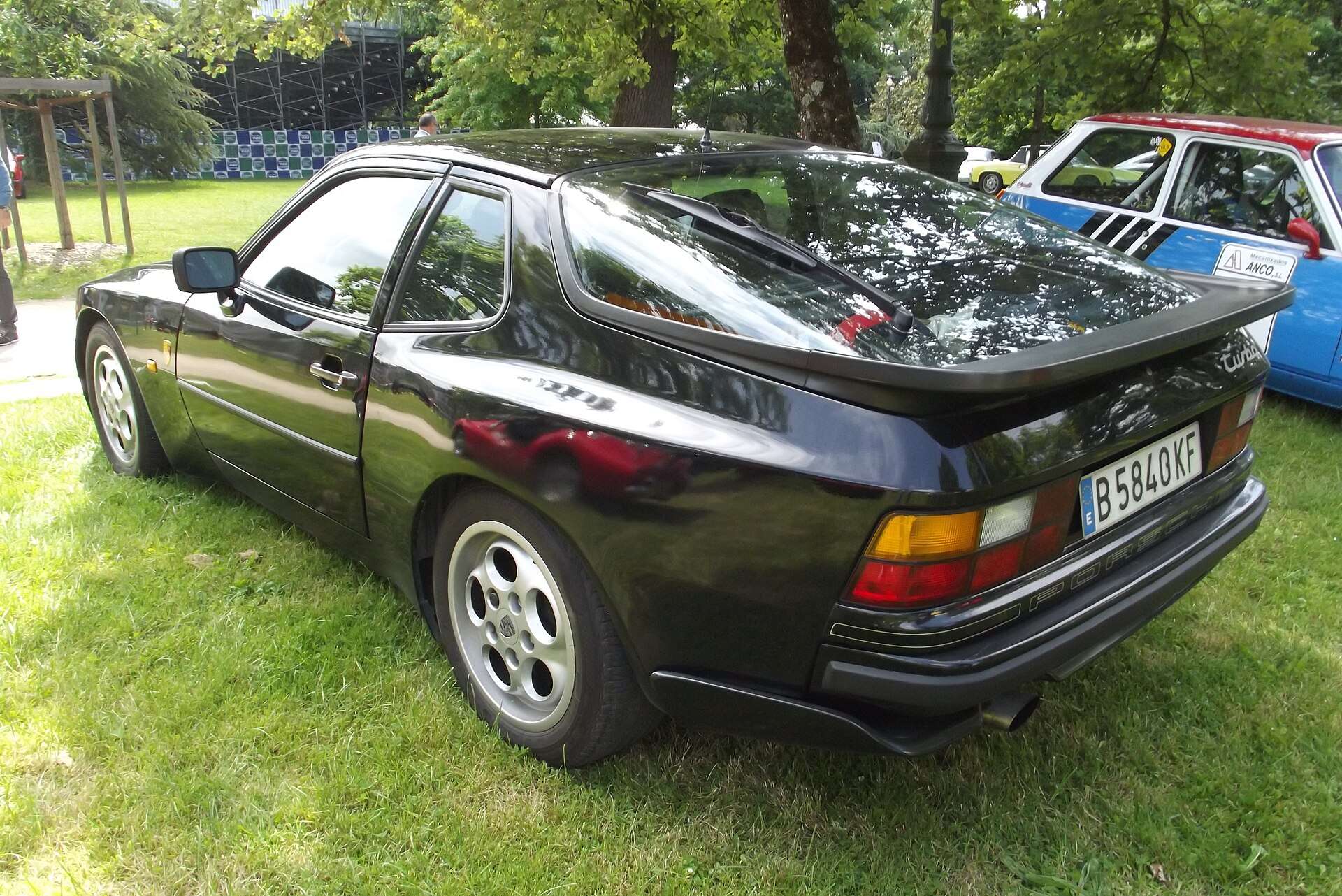 Porsche 944 Turbo rear three-quarter view