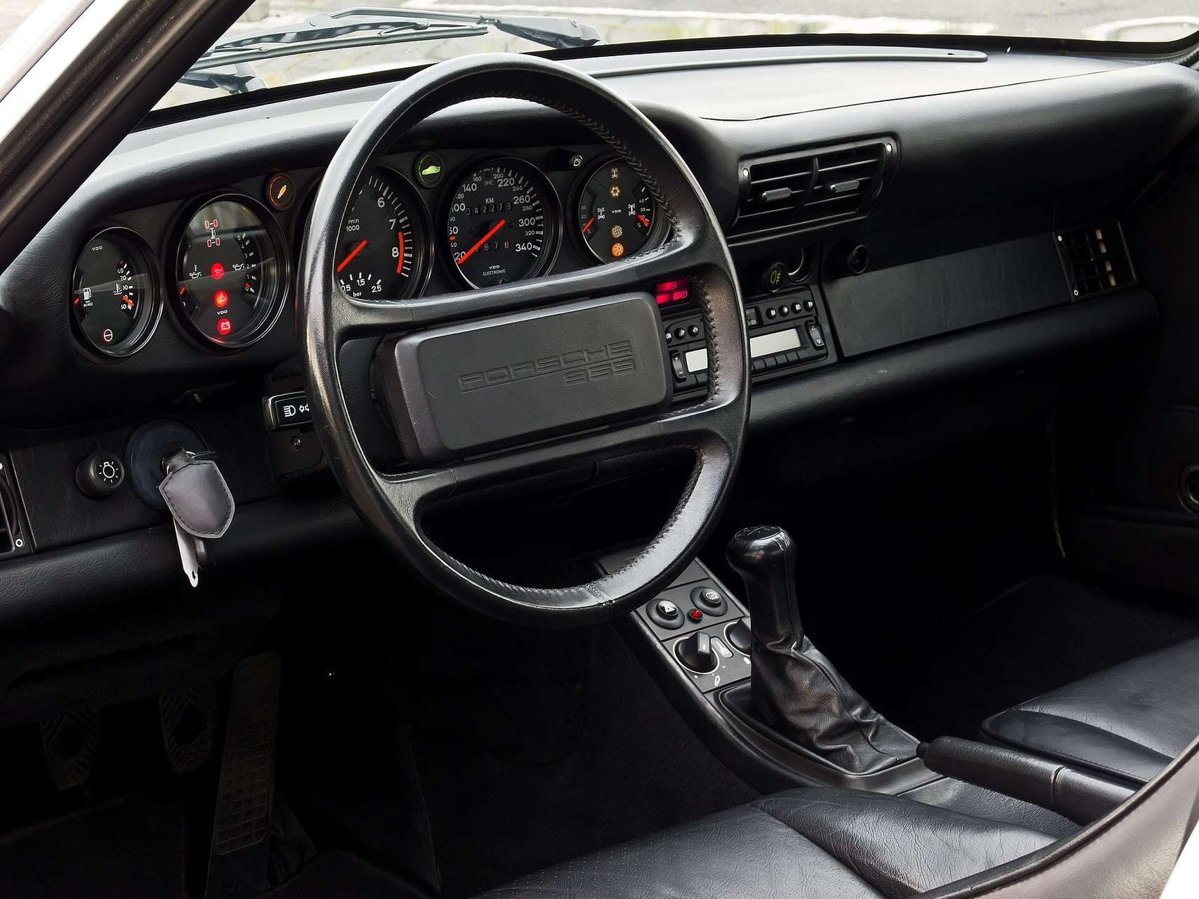 Porsche 959 interior