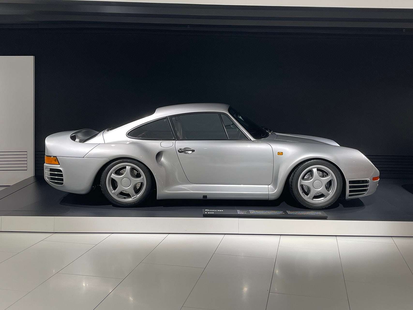 Porsche 959 side profile