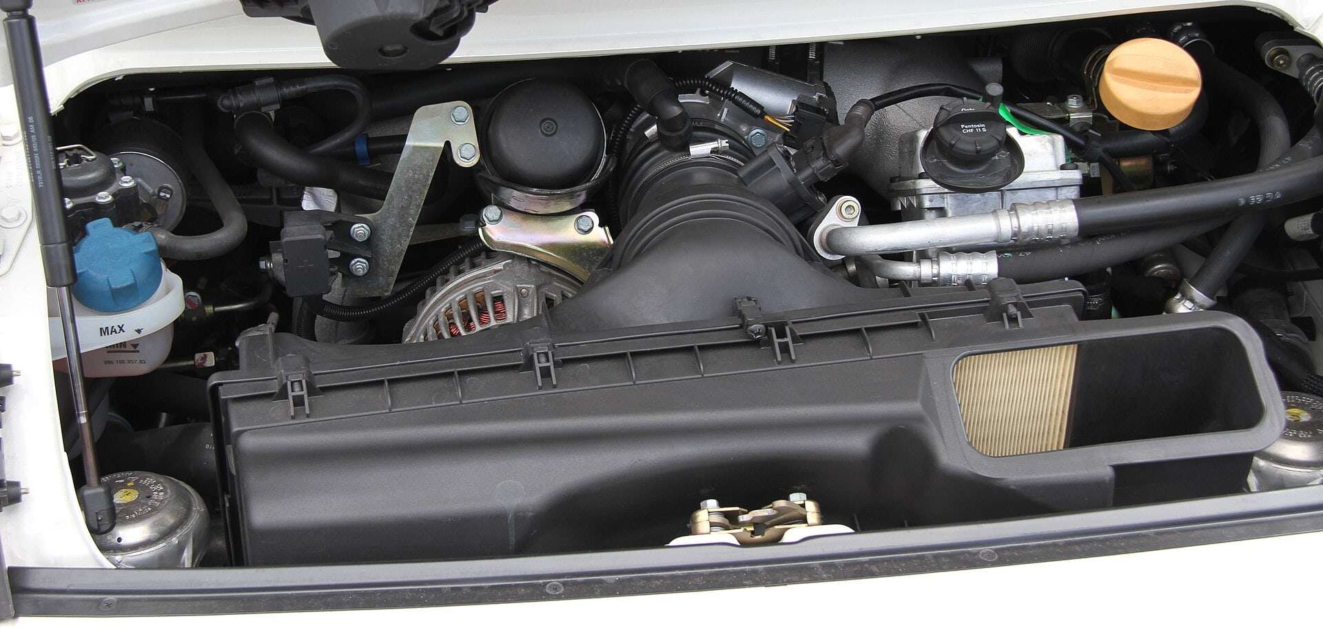 Porsche 911 996 GT3 RS engine compartment