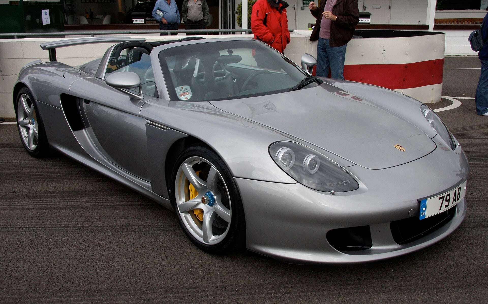 Porsche Carrera GT front three-quarter view